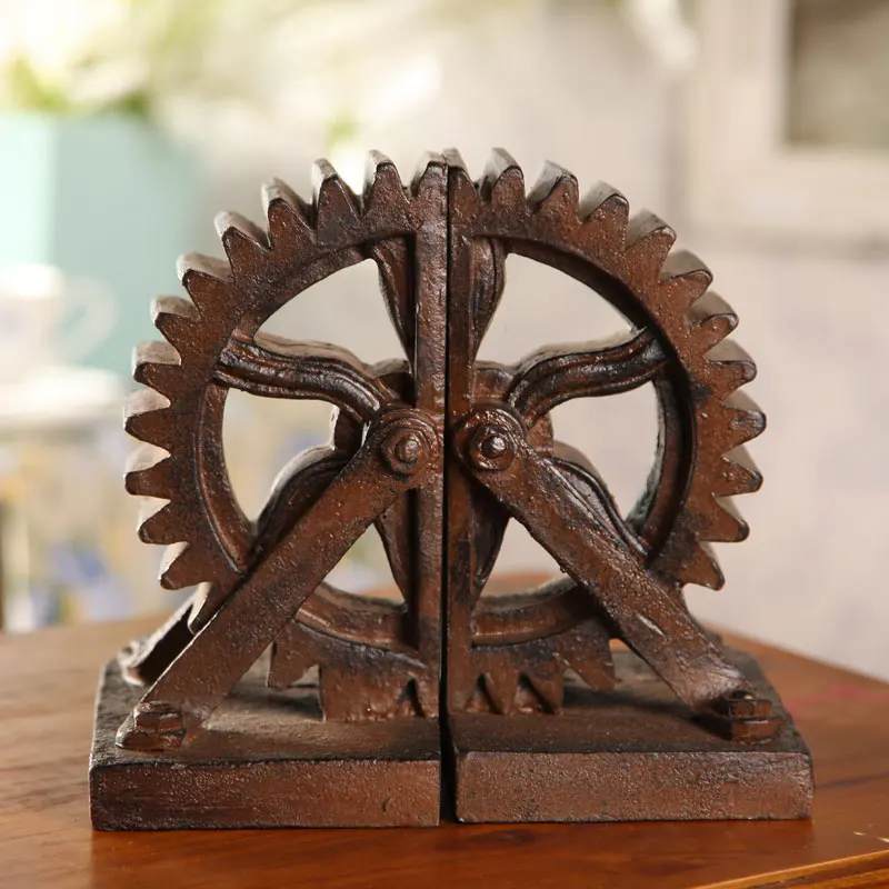 Retro industrial wind gear bookends furnishings iron ornaments creative books study book by shipping office