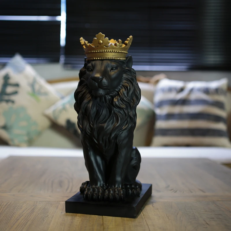 

Domineering black lion king exquisite statue African wild The lion with the crown home furnishings