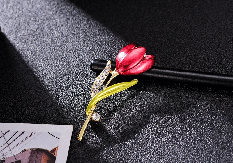 Wedding Red Tulip Brooch for Women Rhinestone Flower Lapel Pin Broche Femme Bijoux Enamel Pins Jewelry