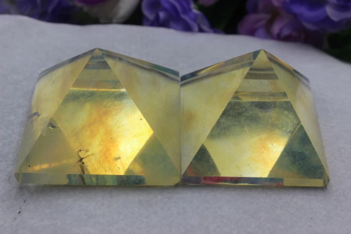 

2PCS Quartz crystal yellow smelting pyramid point to heal