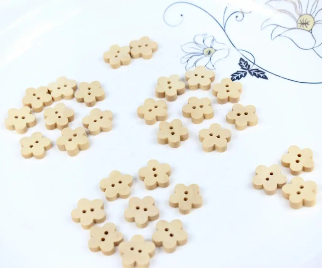 500 Cute little wood Wooden buttons 14mm wooden floral beads Flower Buttons Childrens Kids Fun Scrapbooking- Jewelry Making D25