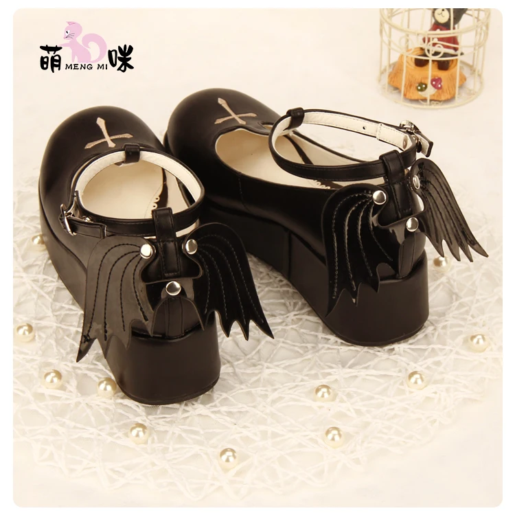 Nero gotico Lolita Cosplay caviglia T-strap scarpe testa tonda piattaforma piatta Lolita scarpe con ala croce scarpe da principessa