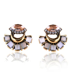 Golden Metal Alloy Moon Stud Earrings Rhinestone Decoration Cat Eye Stone Stud Earrings Women Jewelry 2018 New Arrival