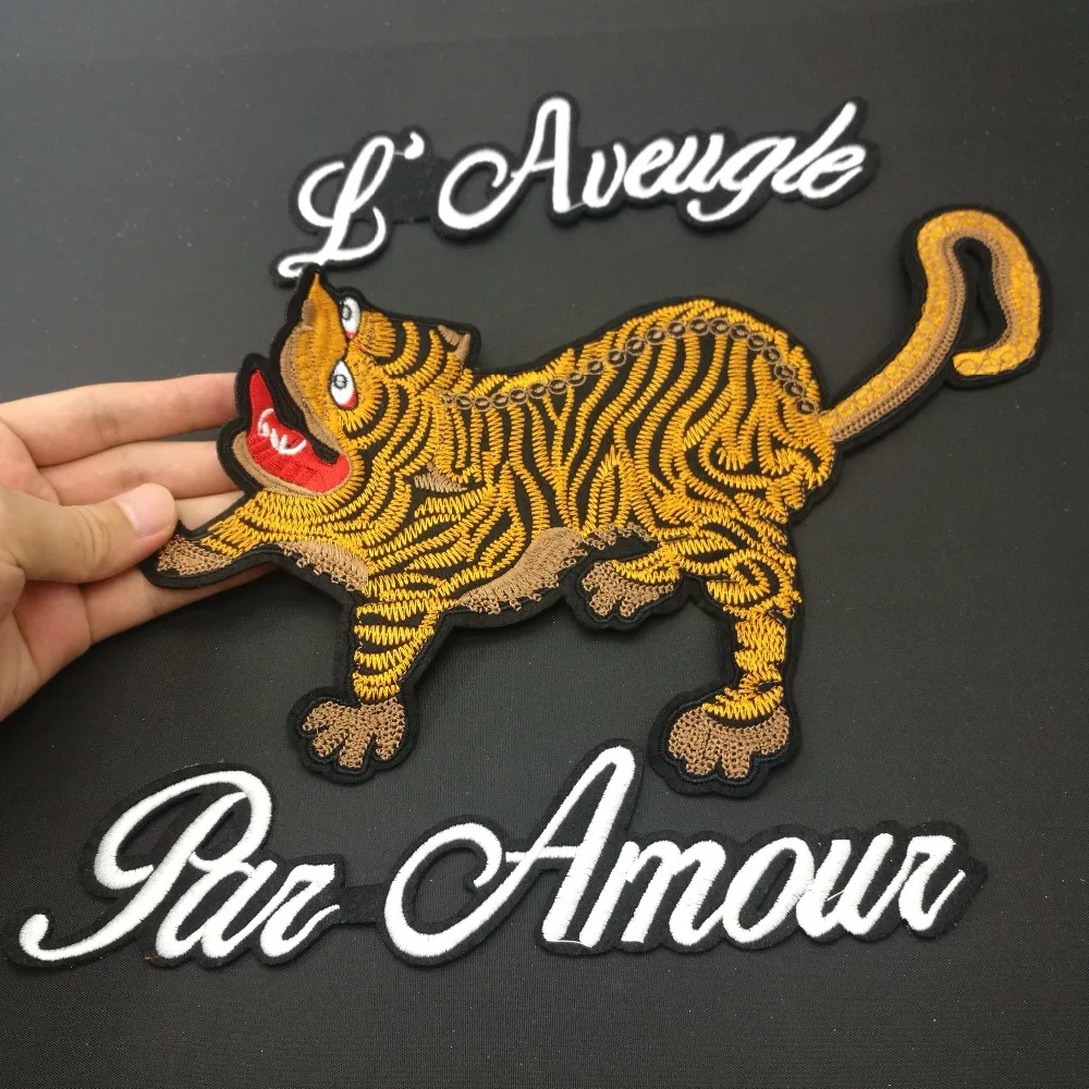 7 set design Ricamato tiger & lettere Animale ape patch per Abbigliamento Cucire su abbigliamento applique giacca motore