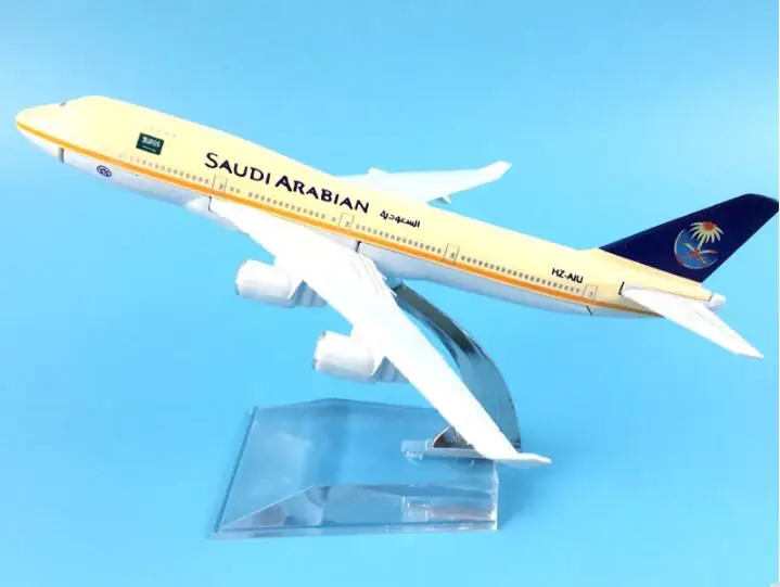 

plane model Boeing 747-200 Saudi aviation aircraft B747 16cm simulation airplane model for kids toys Christmas gift