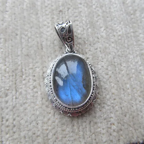 

Nepal Silver 925 Silver Pendant inlaid Labradorite No. 15001060