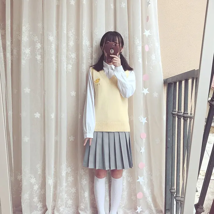 All-match yellow girl style Yellow chick embroidery Bottoming sweater vest yellow rope