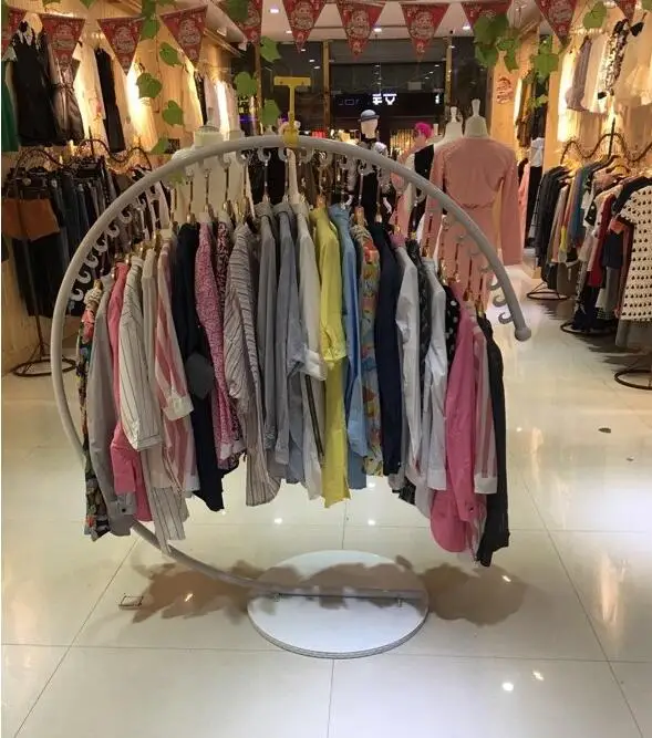 Iron yi island clothing rack. Semi - circular clothing racks.086