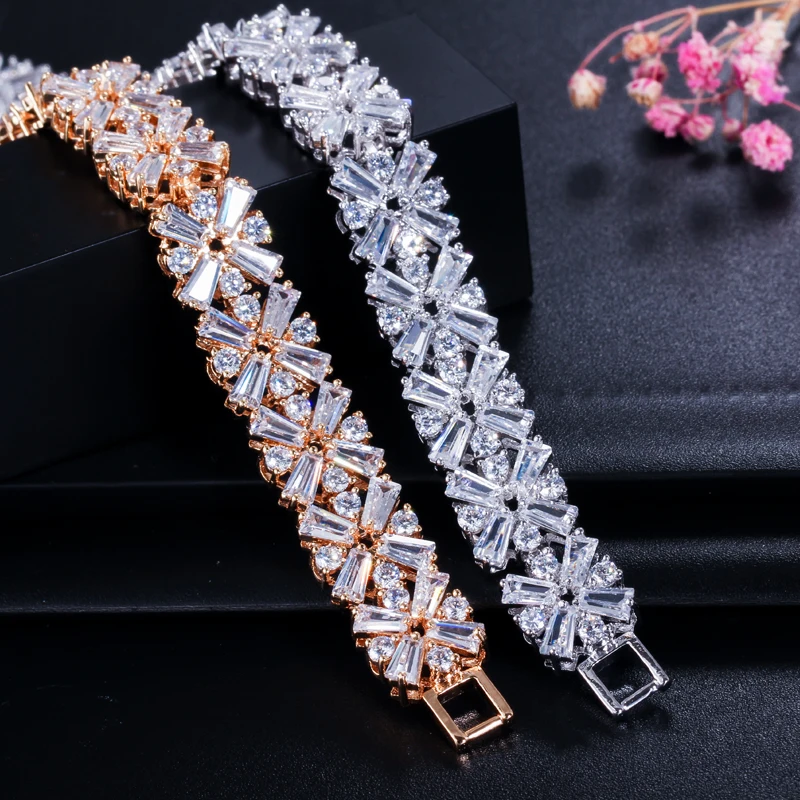 CWWZircons Damen Modeschmuck Wunderschönes Silberfarbenes Frühlingsblumen-Tennisarmband mit Zirkonia-Steinen für Hochzeiten CB010 – Detail 8