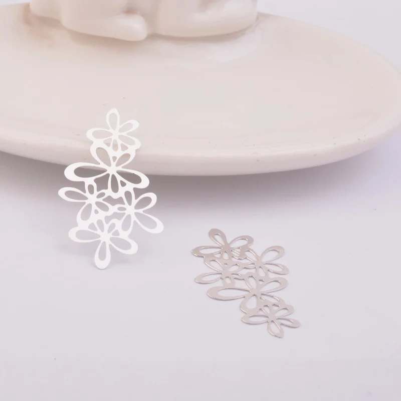 50 Stück AB2343 35mm*16mm Filigrane Anhänger Metall-Blumen Hohlanhänger Verbindungsstücke – Detail 11