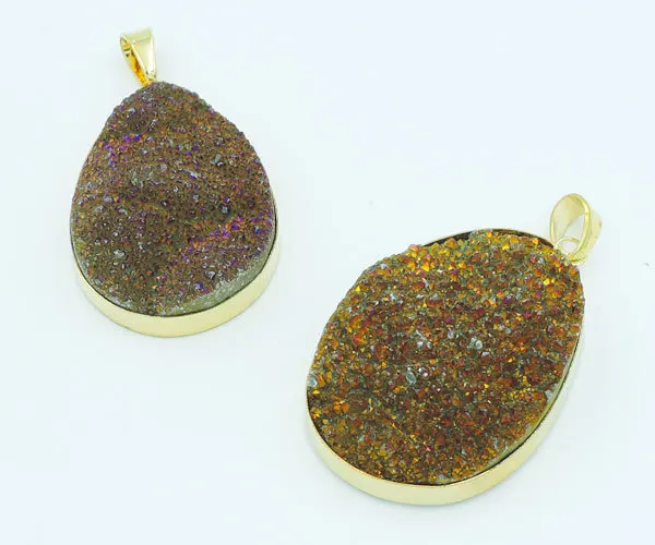 

Titanium Purple Crystal Druzy Oval Pendant With Side Copper Frame-Wrapped Gold Plated Approx 30*45mm