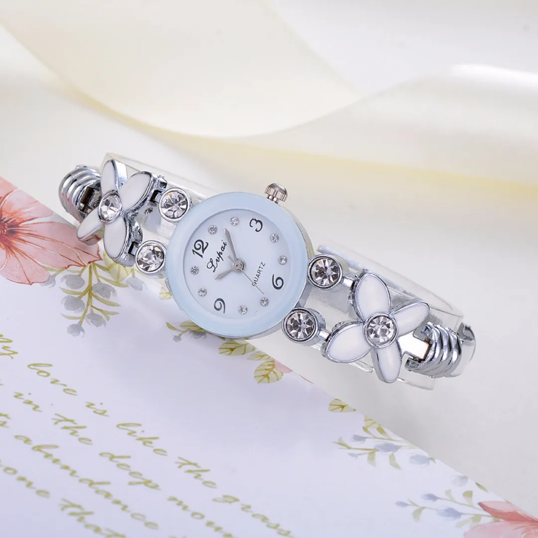 Reloj de pulsera analógico de cuarzo con diamantes de imitación y flores de trébol de cuatro hojas para mujer