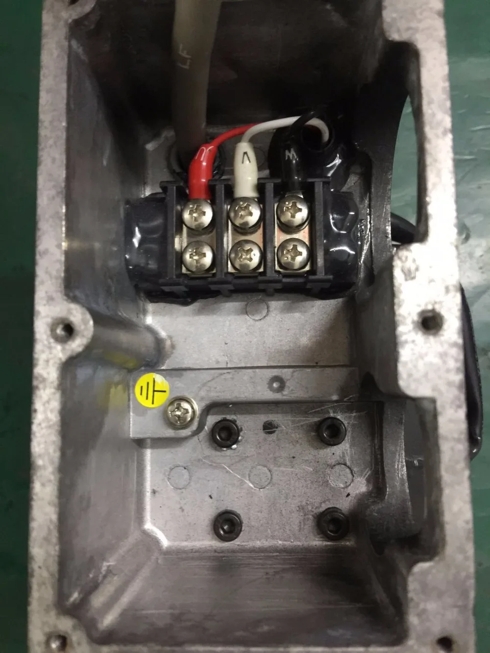 65ZBM030HXSS9EU  motor used in good condition