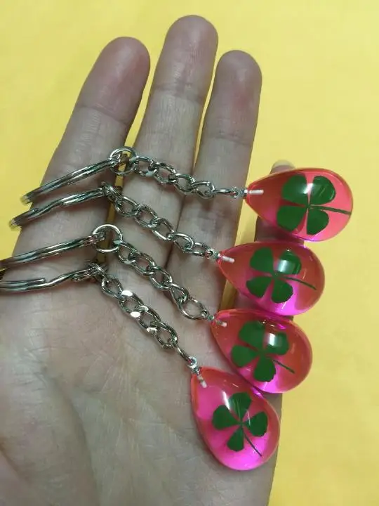 

wholesale 24 PCS green real four leaf clover jewelry pink back drop keychain