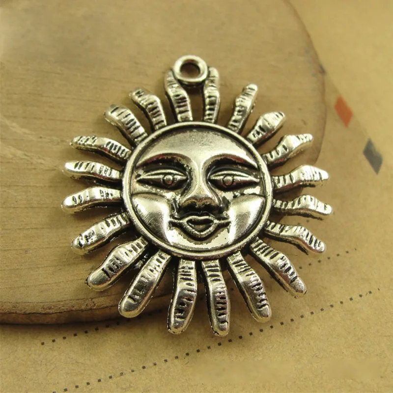 10pcs/lot Antique Bronze vintage metal  Dark Souls Solaire Of Astora Sun Charm Pendant for Diy Necklace Jewelry Making