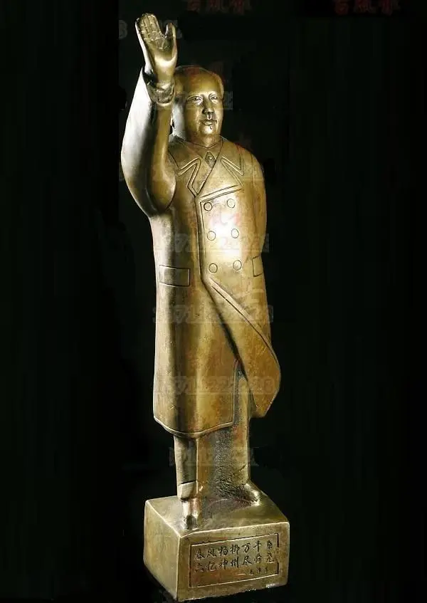 

Brass statue of China's first President, chairman MAO