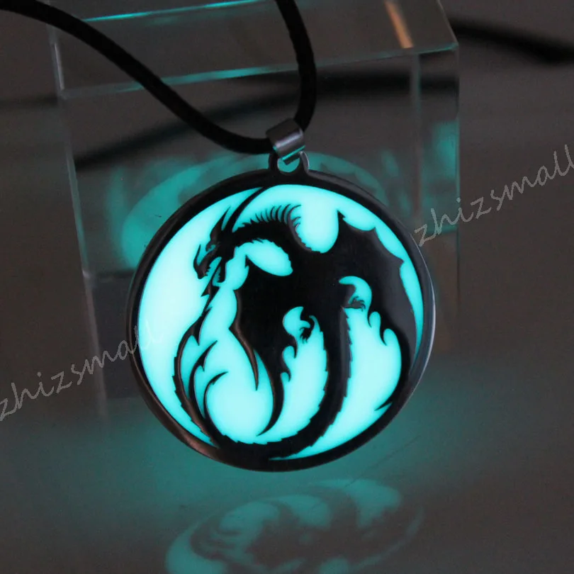 Stainless steel keychain dragon glowing key Chain Fashion Jewelry Pendant glow in the dark Dragon car Bag pendant gift