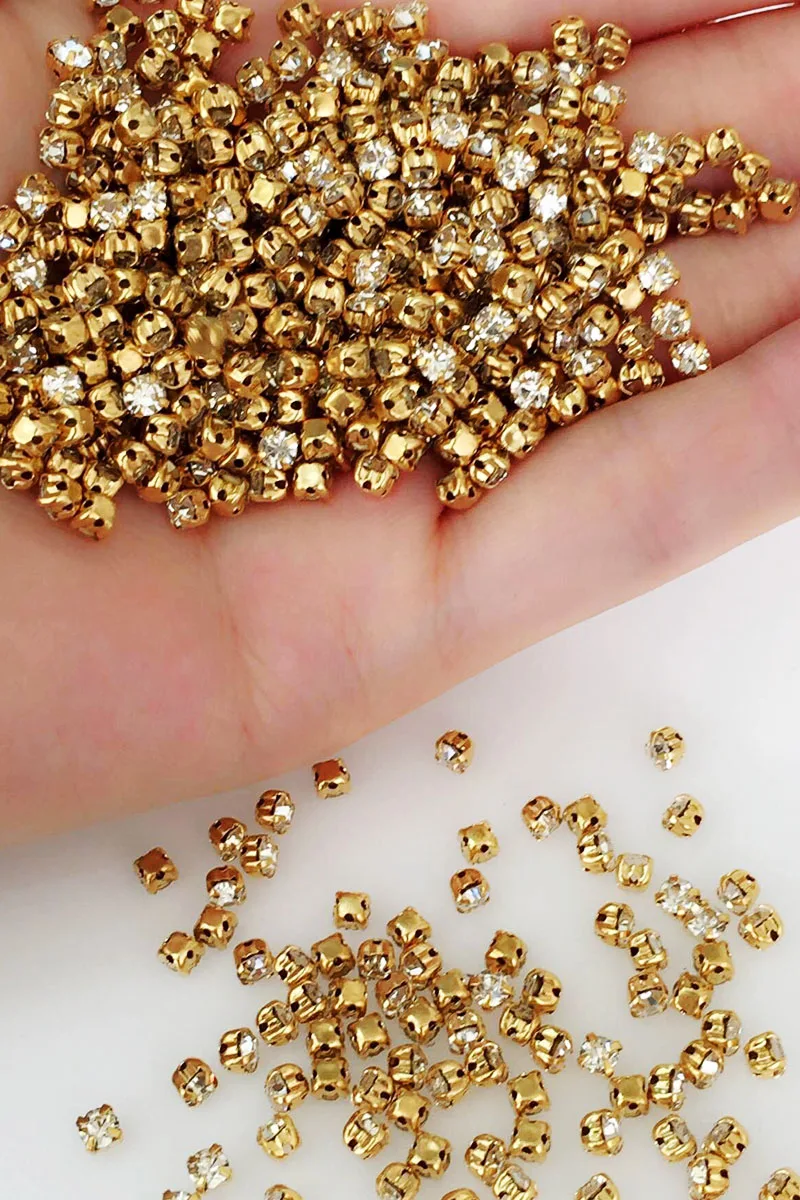 Free shipping high quantity glass round shape White color gold base sew on rhinestones with calw,diy/clothing accessories