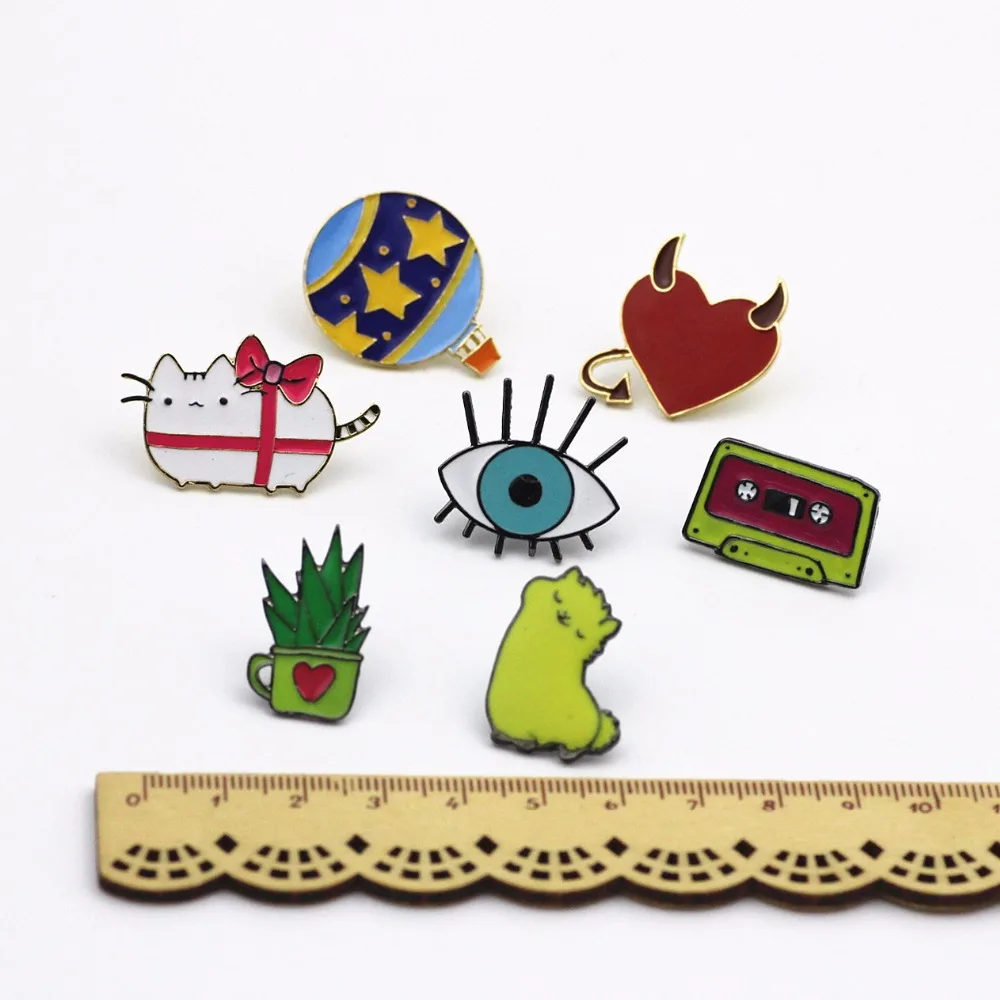 Timlee X204 Cartoon Alpaca Aloe Vera Vintage Magnetic tape Cute Cat Eye Planet Design Metal Brooch Pins Gift Wholesale