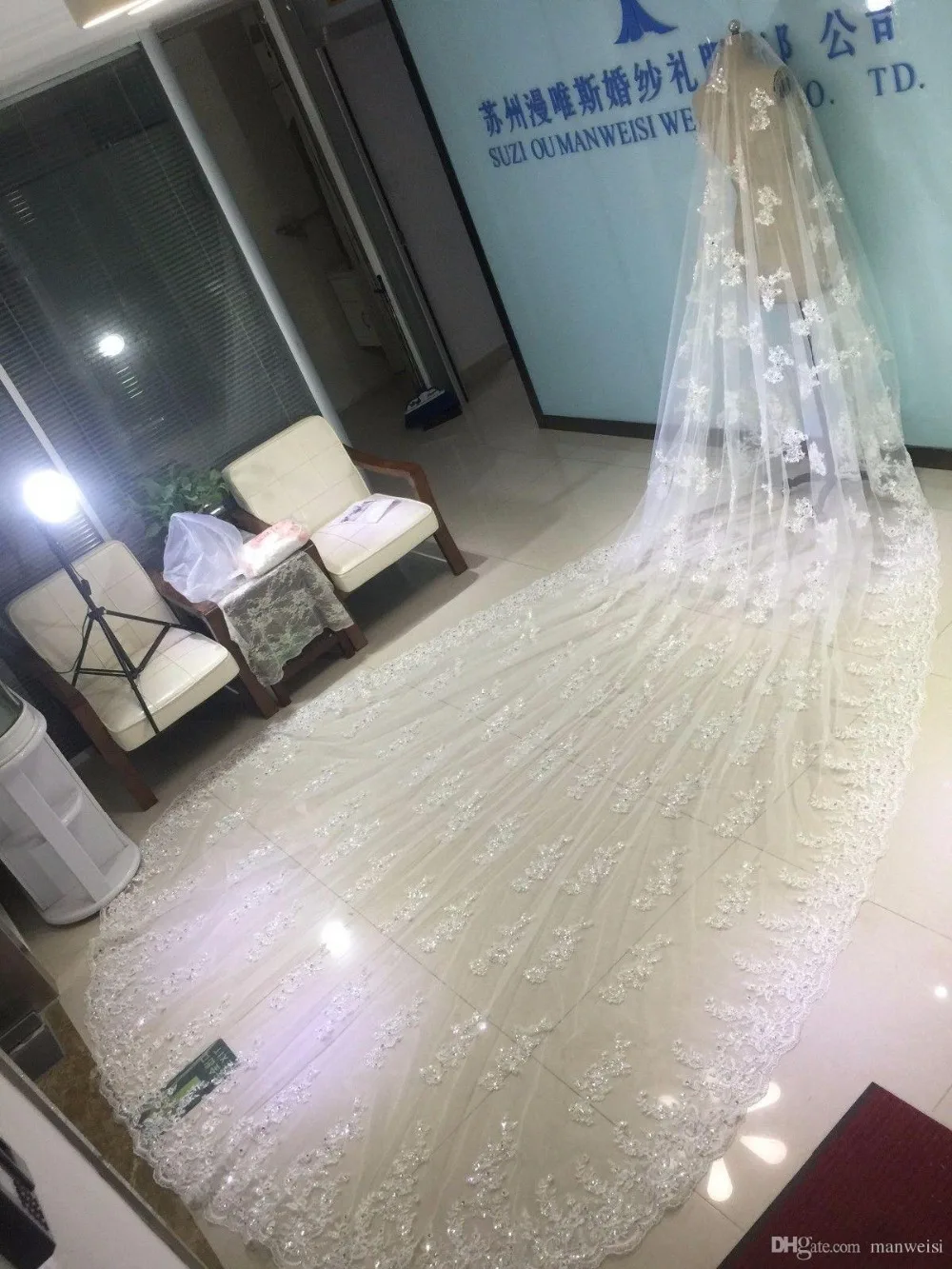 Luxury Bridal Veils Cathedral Length With Free Comb 5 M Long White Ivory Lace Applique Beads Crystal Wedding Veils