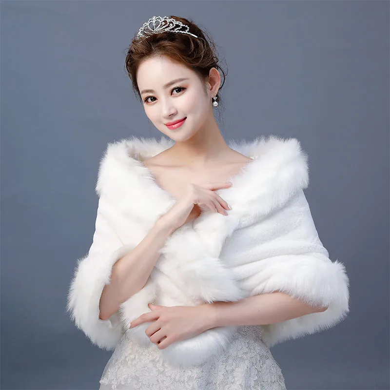 รูปภาพจริงงาช้าง Faux Fur Shrug Cape ฤดูหนาว Wrap งานแต่งงานแจ็คเก็ตเจ้าสาวพิเศษโอกาสผ้าคลุมไหล่เจ้าสาว Wraps สต็อก