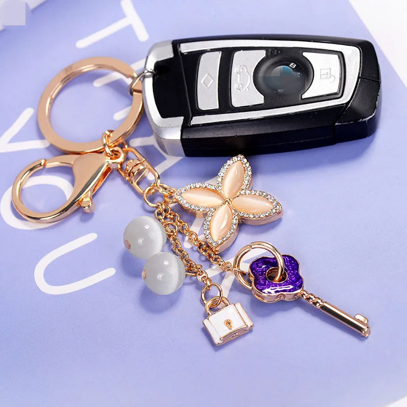 Creative Crystal Rhinestone Clover Key Chain Car Keyrings Female Cute Flower keychains Women Bag Pendant Key Rings Wholesale