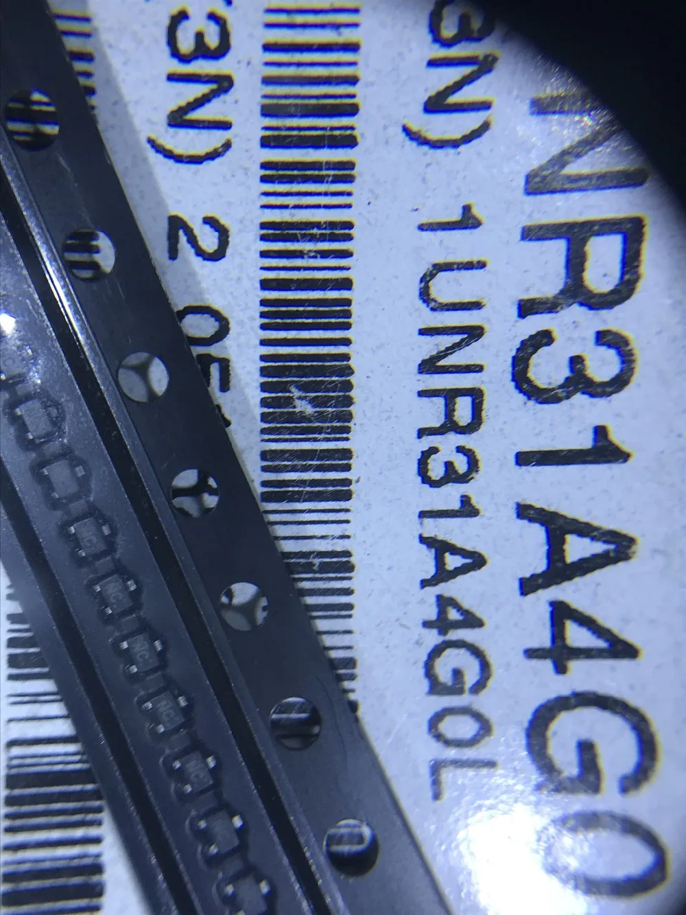 10 шт. XP0431100L (Код: 7X) UNR31A4G0L (Код: NC) (TRANS PREBIAS PNP 100 мВт SSSMINI3) RT1N141C-T150-1 XP4311-(TX) RT1N141C Новый