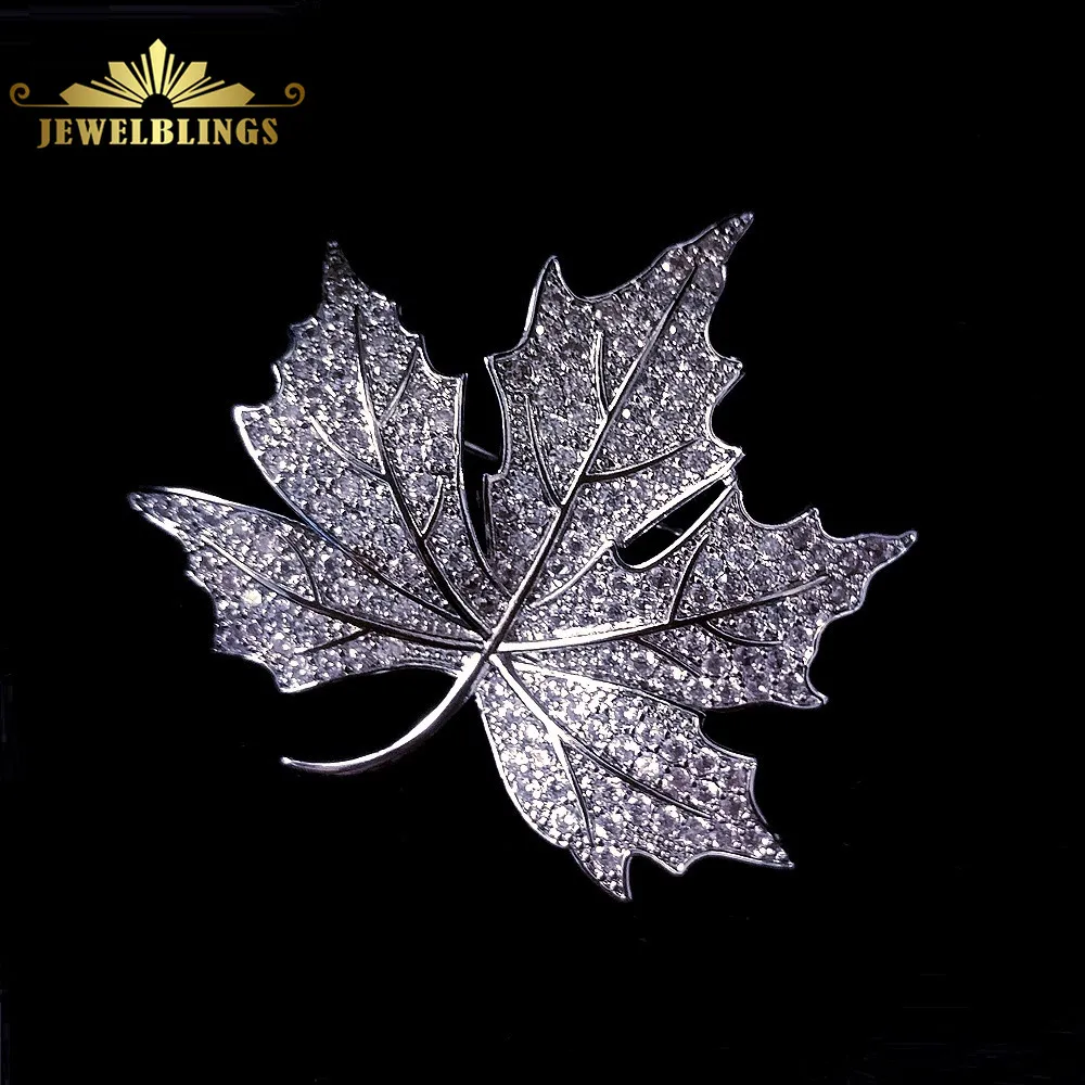 

Queen Vintage Micro Pave CZ Canadian Maple Leaf Brooches Victorian Stylized Sugar Leaf Pin Bling Mother Gift Shawl Coat Jewelry