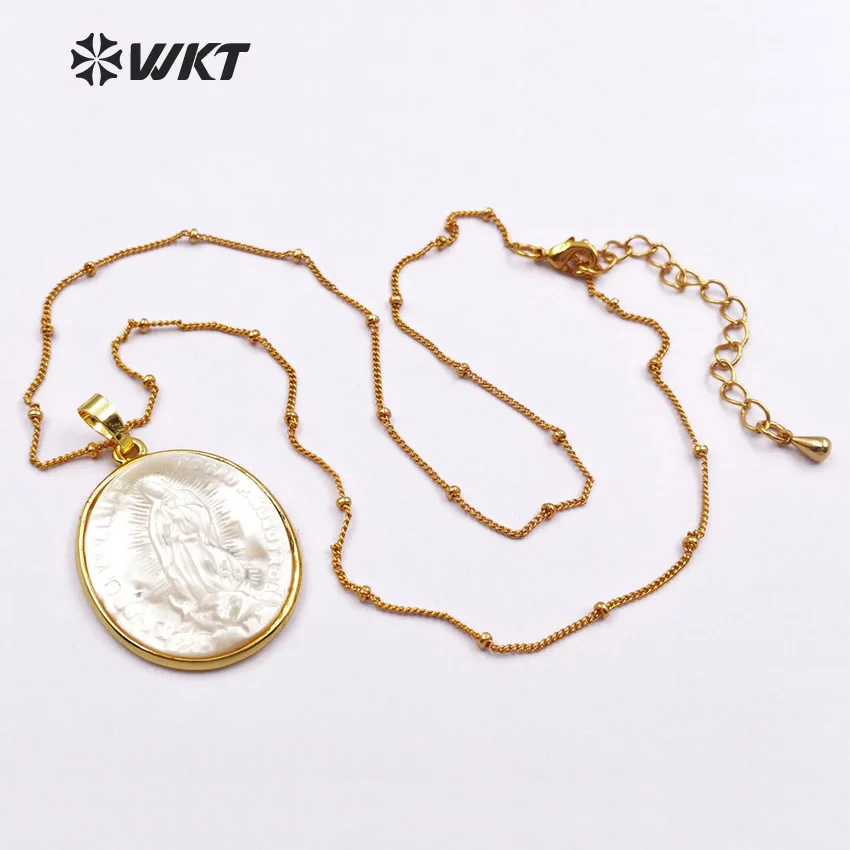 WT-JN022 hot sale Wholesale religion style natural shell necklace Virgin Mary pendant with gold color plated oval shape pendant