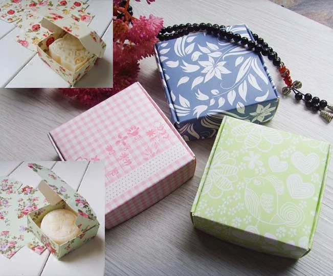 

DHL 250Pcs/Lot 7.5*7.5*3cm Printed Flower Kraft Paper Packaging Box For Gift Jewelry Chocolate Food DIY Packge Aircraft Boxes