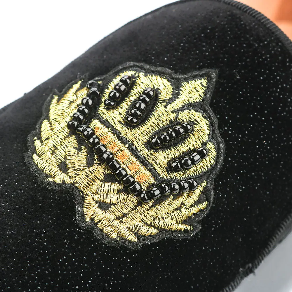 XQWFH Men Black Leather Shoes Fashion Crown Embroidery Loafers Men\'s Velvet Wedding Tuxedo Dress Shoes Male Flats Slippers