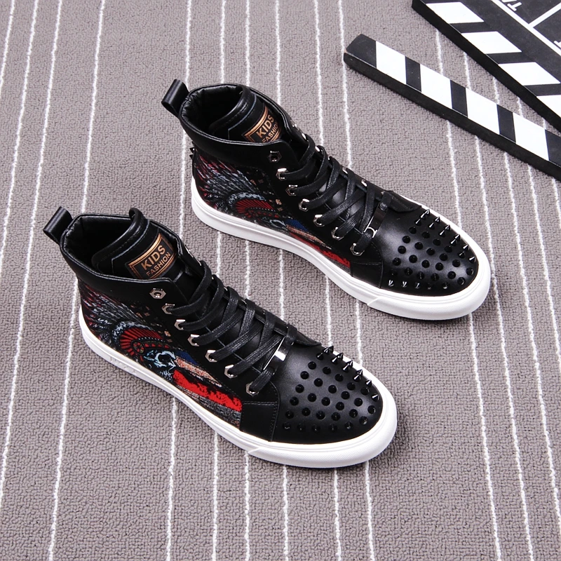 CUDDLYIIPANDA New Arrival Martin Boots Male British Men High Shoes Rivets Punk Boots Zapatillas Hombre Top Quality Studded Shoes