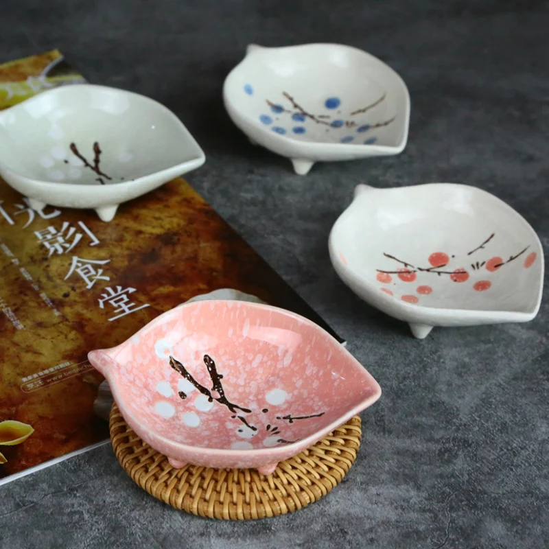 Four pieces 4 inch Japanese  Korean creative hand-painted ceramic household chafing dishes sauce seasoning oil  vinegar snacks