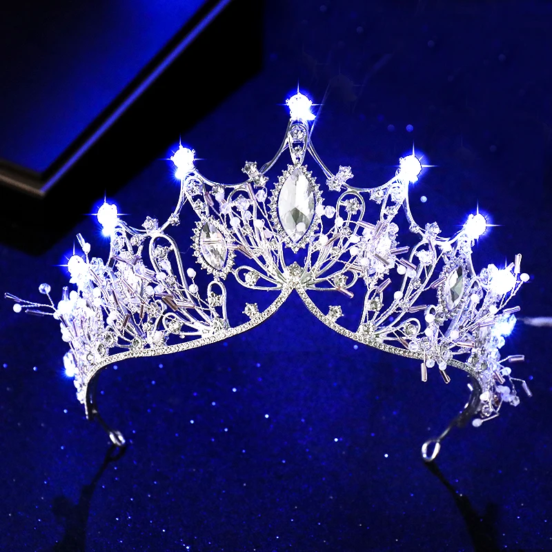 Luxe Blauw Licht Oostenrijk Crystal Crown Rhinestone Parel Bruiloft Tiara Hoofd Ornamenten Vintage Lichtgevende Prom Party Queen Kronen