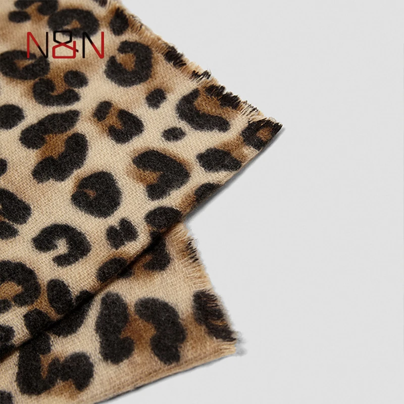 Nuove sciarpe con stampa leopardata sciarpa alla moda da donna di alta qualità scialle da donna accessorio di vendita calda