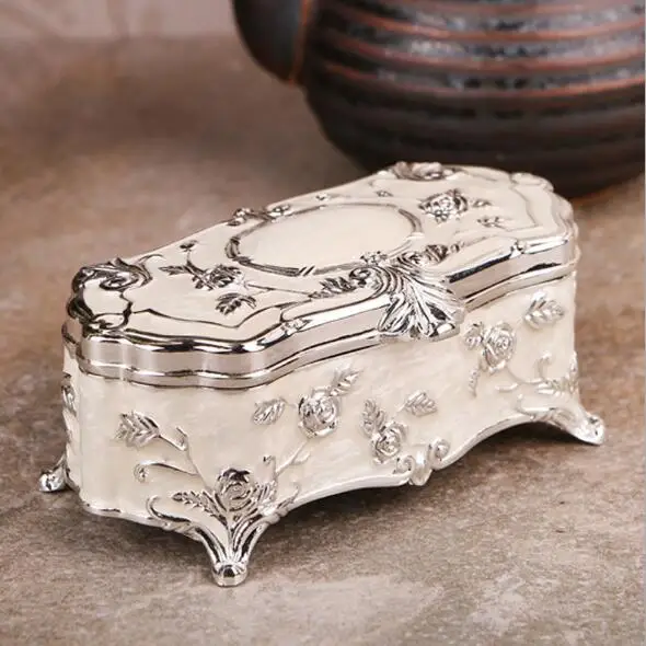 Small Size Vintage Jewellery Case Fashion Jewelry Box White Enamel Zinc-alloy Metal Trinket Box Flower Carved Toothpick storage