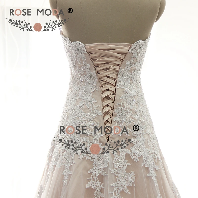 Rose Moda Strapless Trắng over Blush Được Trang Bị Ren A Line Wedding Dress Ren Lên Trở Lại