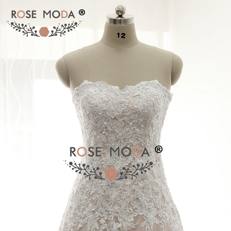 Rose Moda Strapless Trắng over Blush Được Trang Bị Ren A Line Wedding Dress Ren Lên Trở Lại