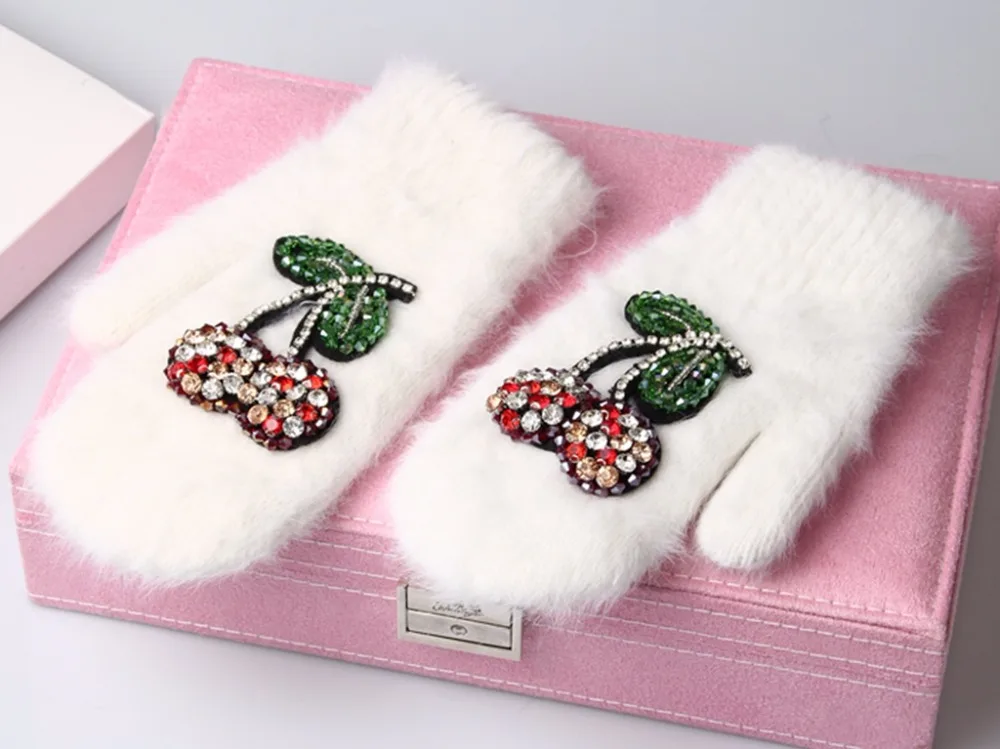 2017 Winter Gloves Luxury Crystal Cherry decoration Rabbit fur gloves For Woman winter gloves girls Mittens