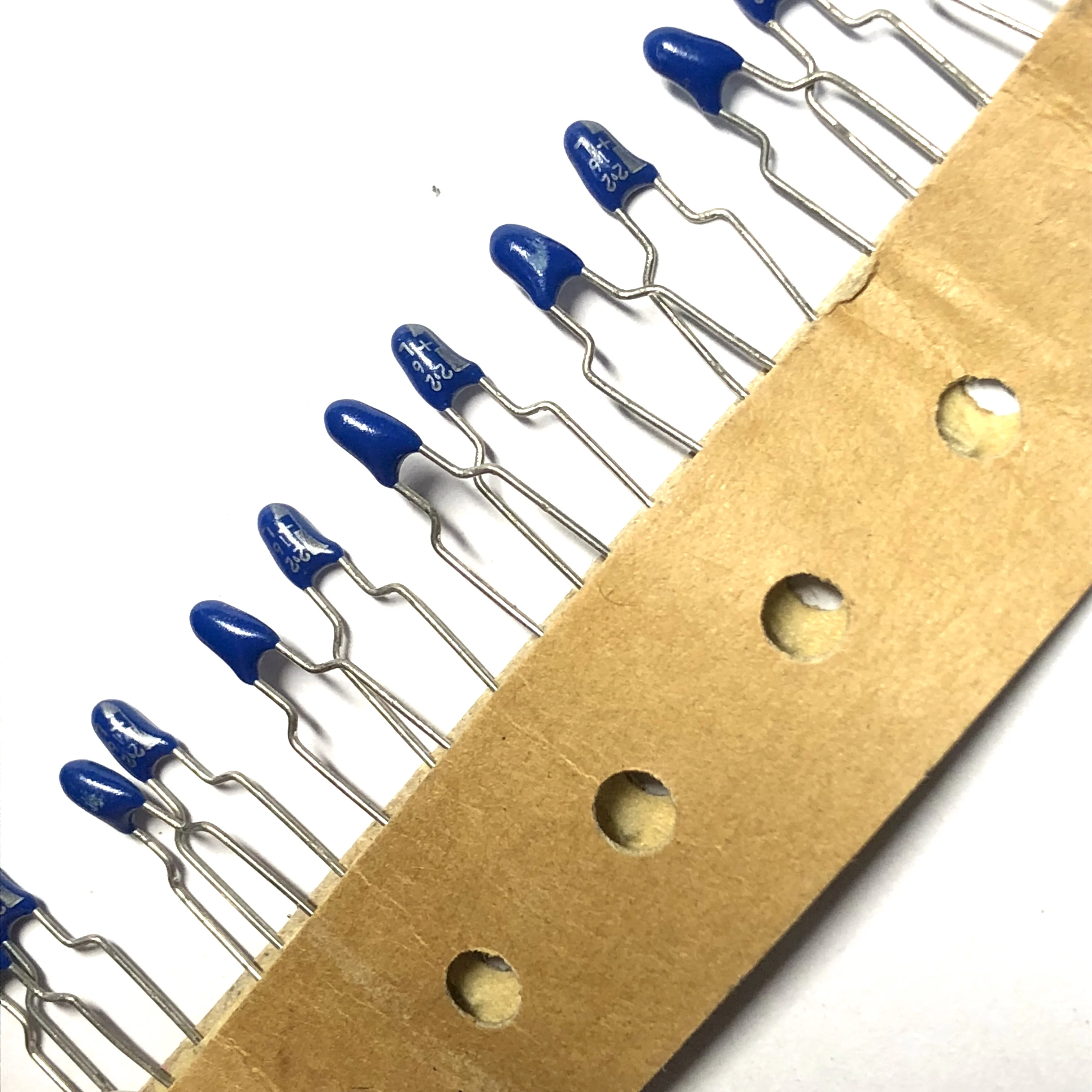 

5pcs/100pcs 2.2uF 16V Tantalum capacitor 16V2.2uF 225 DIP Radial Blue
