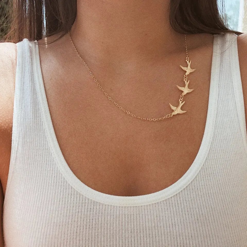 New Hot Vintage Tree Swallow Necklace Layered Simple Birds Necklace Gold Color Clavicle Chains Charm Womens Fashion Jewelry