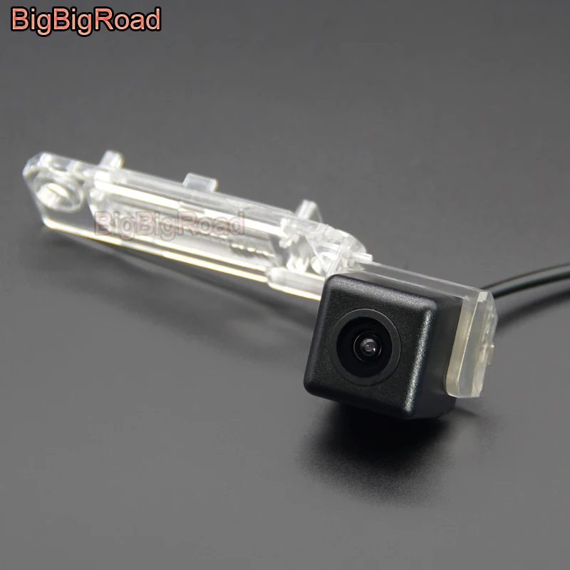 

BigBigRoad Car Rear View Camera For Volkswagen Sagitar 2009 2010 Caravelle California / Transporter 2003-2015 / Tiguan 2012