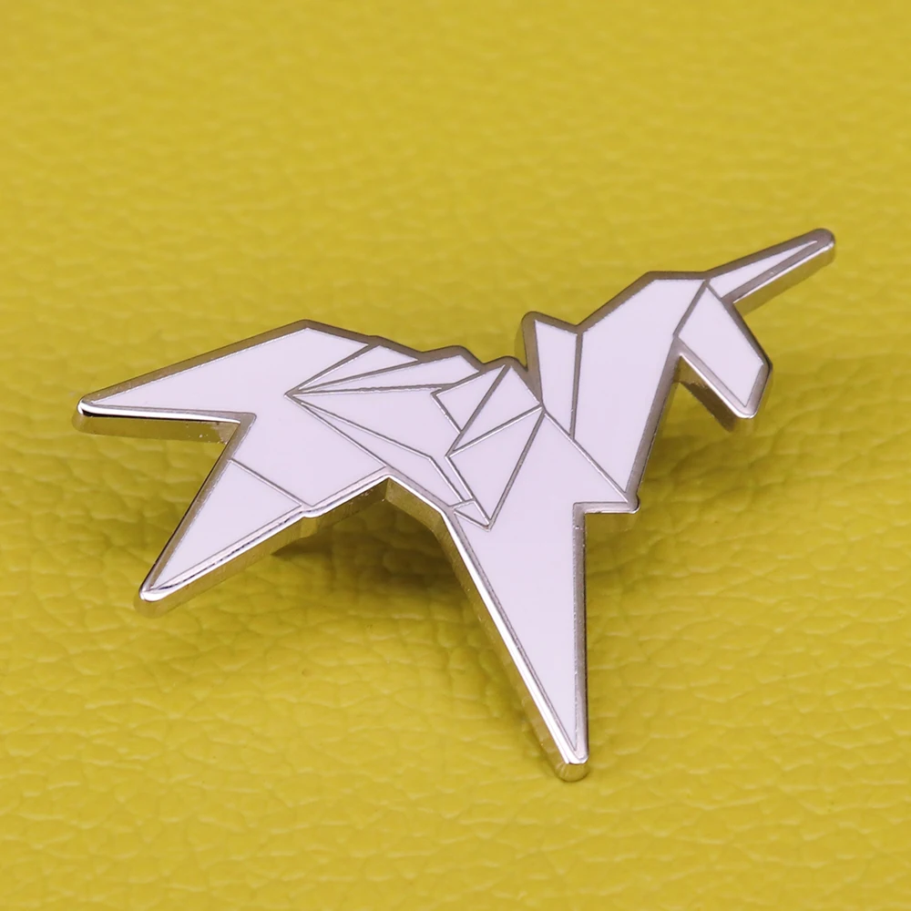 Blade Runner broche de unicornio de origami, insignia de arte abstracto, alfileres para fanáticos de la película, regalo de unicornio y caballo