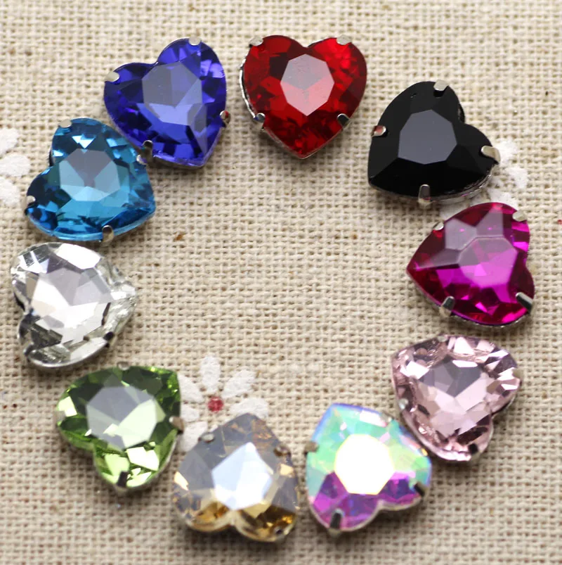 50 stks 12mm Crystal Mix Kleur Hart Naaien Strass Met klauw Instelling Zilver Terug Fancy Stone Met Metalen Klauw Met gaten