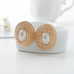 Oval pearl ear clips European and American temperament, high-end cold wind earrings, non-perforated ear clips, free shipping, bi