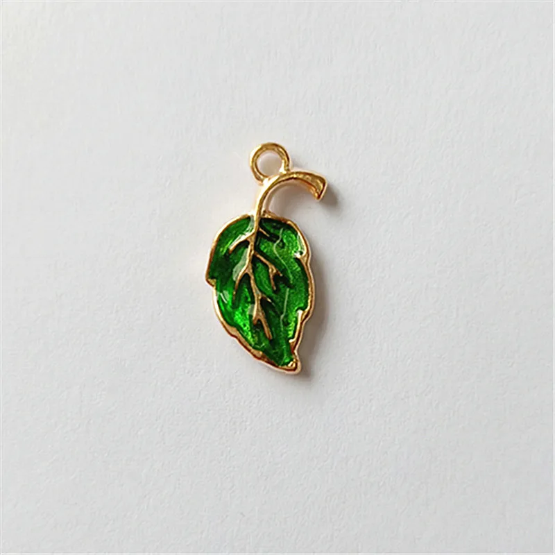 Boucles d'oreilles ras du cou en alliage or vert, 10 pièces/lot, pendentif créatif, feuille verte, boutons, ornements de bijoux, accessoires de bijoux faits à la main