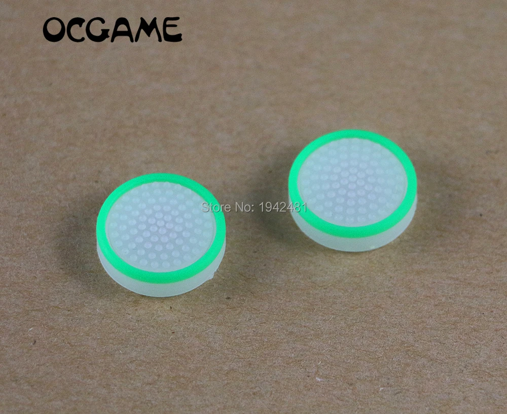 30 pezzi di copertura del cappuccio del joystick del controller analogico in silicone luminoso multicolore per le manopole del pollice Joy Con dell'interruttore