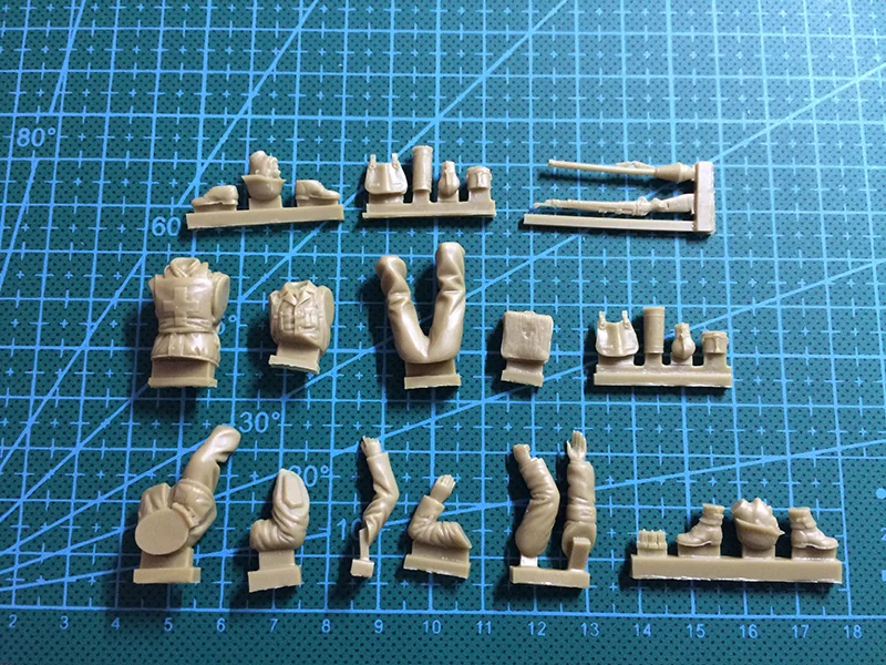 Unpainted Kit 1/35  SANITATER Medic and Wounded Soldier   figure Historical  Figure Resin  Kit