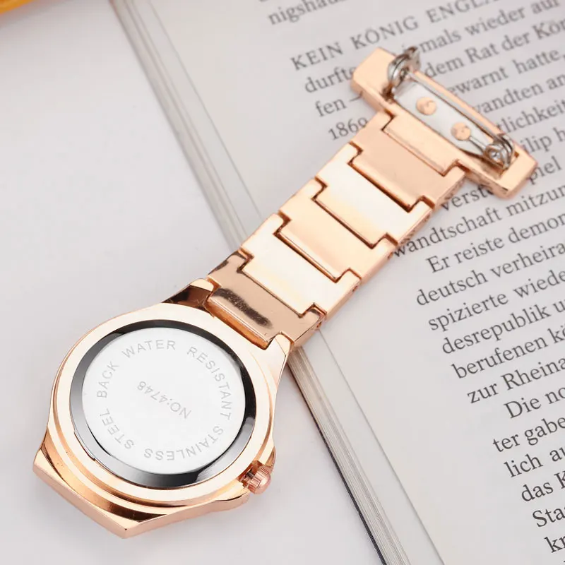 Reloj de bolsillo de enfermera de oro rosa de cristal para mujer, broche analógico de acero elegante, reloj de bolsillo FOB de enfermera de lujo,