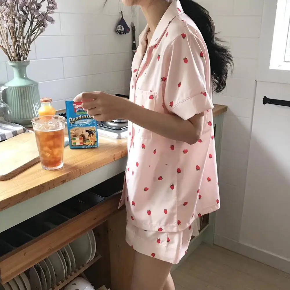 Strawberry Pink Printed Pajamas Set Women 2021 Summer Cute Turn Down Collar Blouse Tops And Hot Shorts Pajama Set Sleepwear